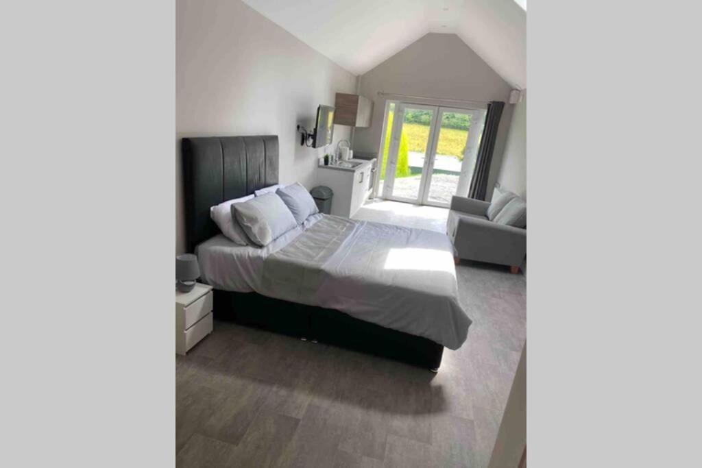 The Forest Chalet - Stunning Studio Apartment Ballycastle Exterior foto